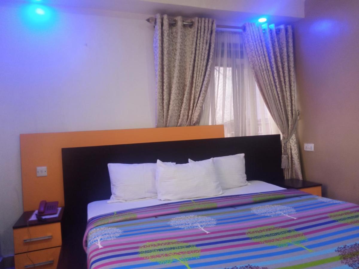 Alluring View Hotel - Toyin Sreet Ikeja Exteriör bild